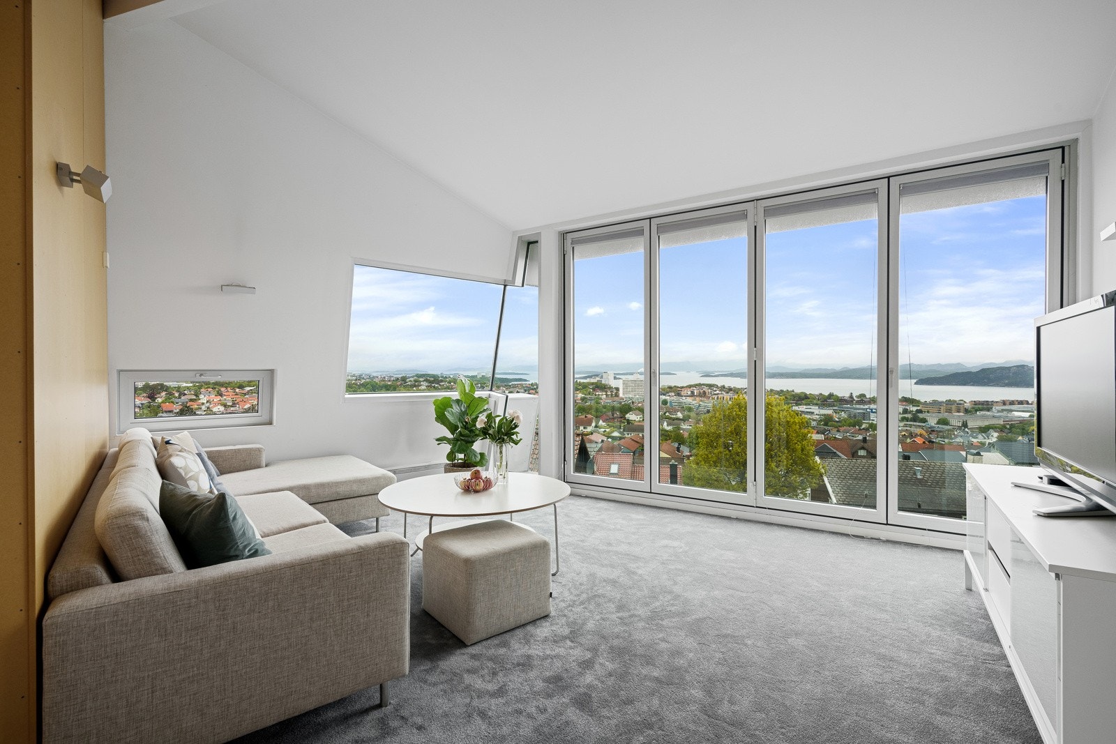 Lekker og påkostet enebolig med stilig påbygg tegnet av Ramp arkitekter. Galleribilde