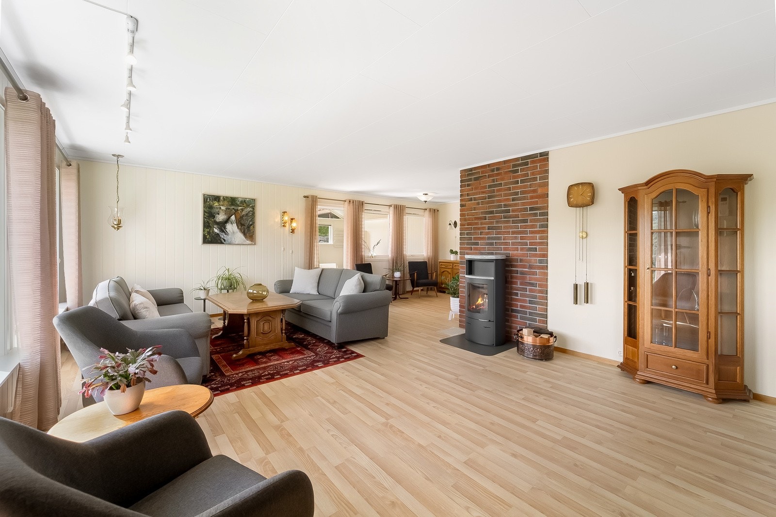 Vedovn og varmepumpe er installert. Galleribilde