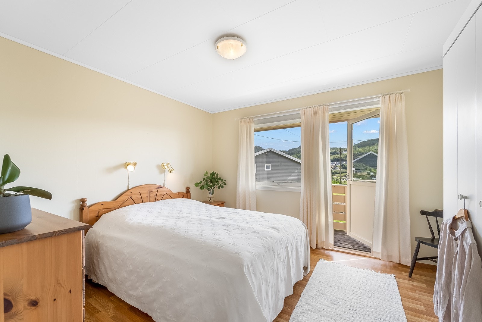 Hovedsoverom beliggende i 1. etasje med utgang til veranda. Galleribilde