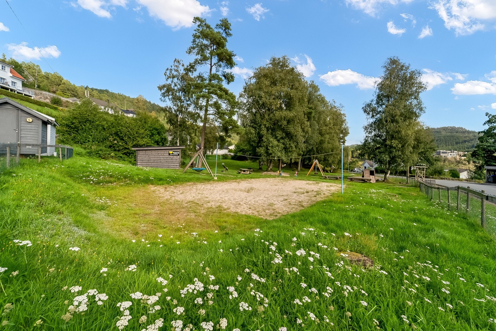 Lekeplass i nærområdet. Galleribilde