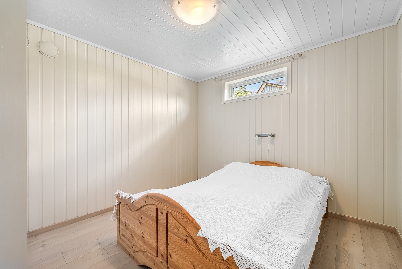 Boligen har 2 soverom i underetasjen, disse er ikke godkjent for varig opphold. Galleribilde