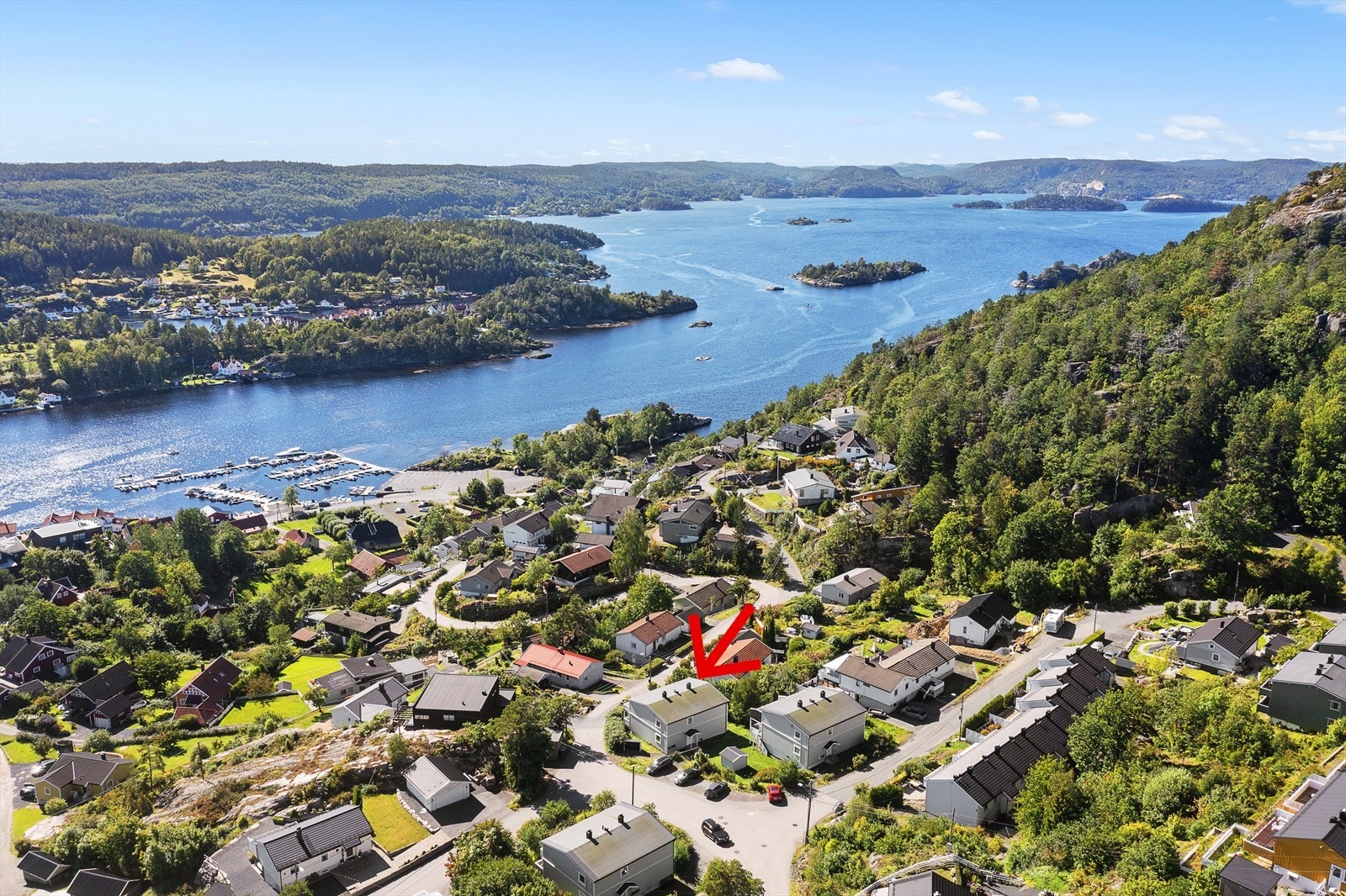 Et av Kragerøs friarealer finner man også ved Rørvik; den lille perlen, Nepa, som man kan benytte seg av på sommerhalvåret. Badeplassen ligger i gangavstand fra eiendommen, og har både sandstrand, svaberg og gressplen. Galleribilde
