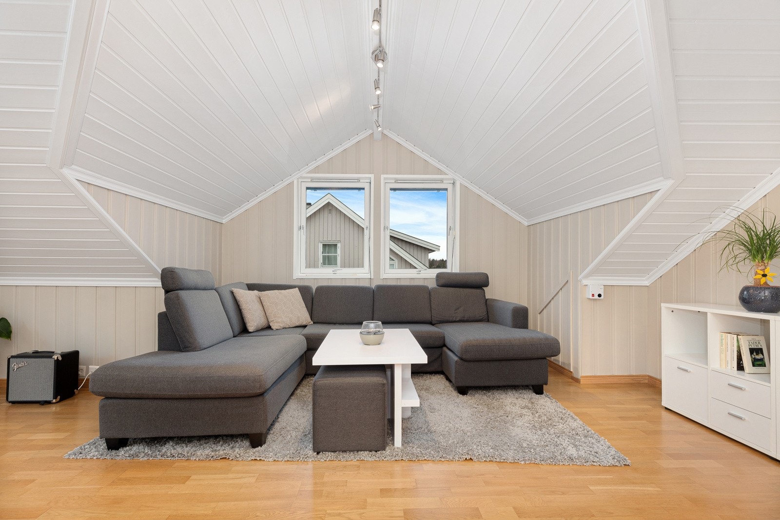 Her er det plass til sofa, tv, og lesehjørne hvis ønskelig. Galleribilde