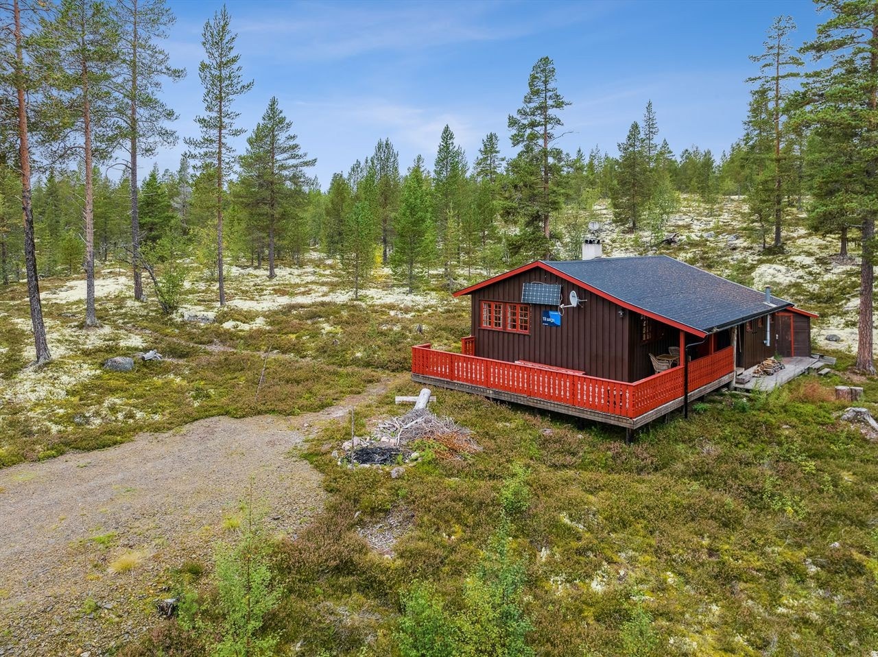 Hytta ligger i naturskjønne omgivelser, fint og usjenert ved Grøndalen fritidsområde i Rendalen kommune Galleribilde