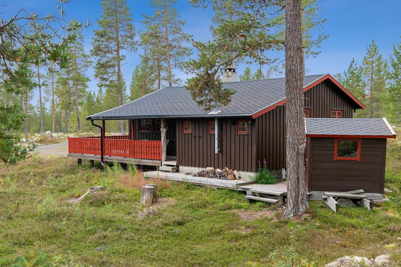 Dette er en sydvendt tomt på festet grunn. Årlig festeavgift er kr 2984,-. Galleribilde