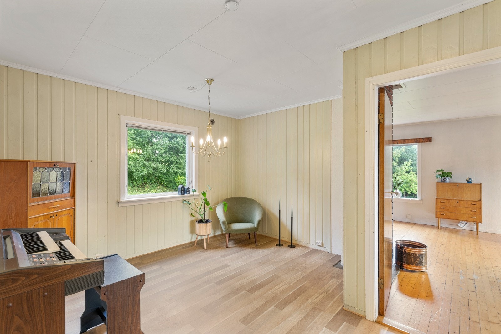 Spisestuen ligger vegg-i-vegg med stuen Galleribilde