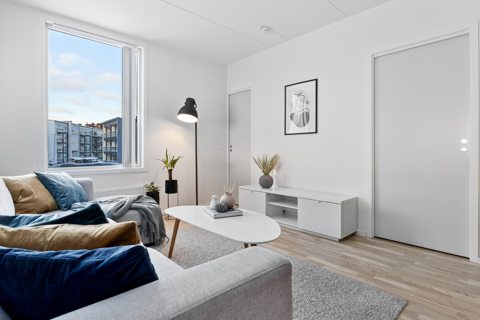 Sofagruppen har sin naturlige plass i stuen, hvor det også er plass til TV på motsatt vegg.