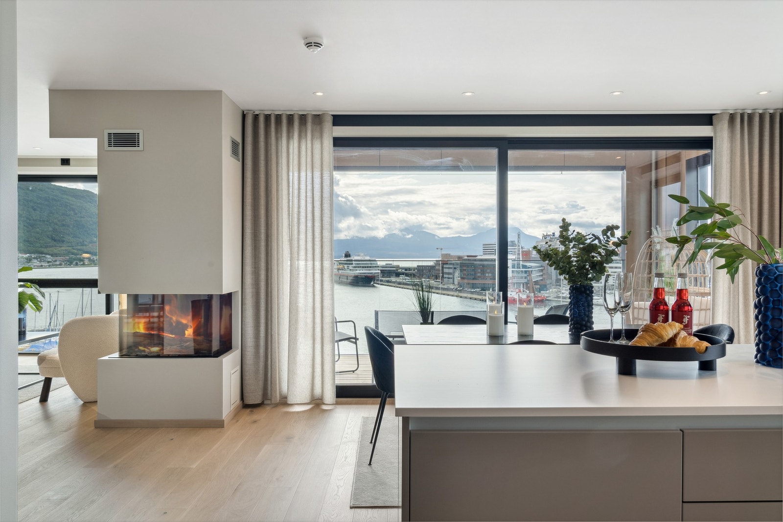 Leiligheten leveres med en moderne gasspeis. Galleribilde