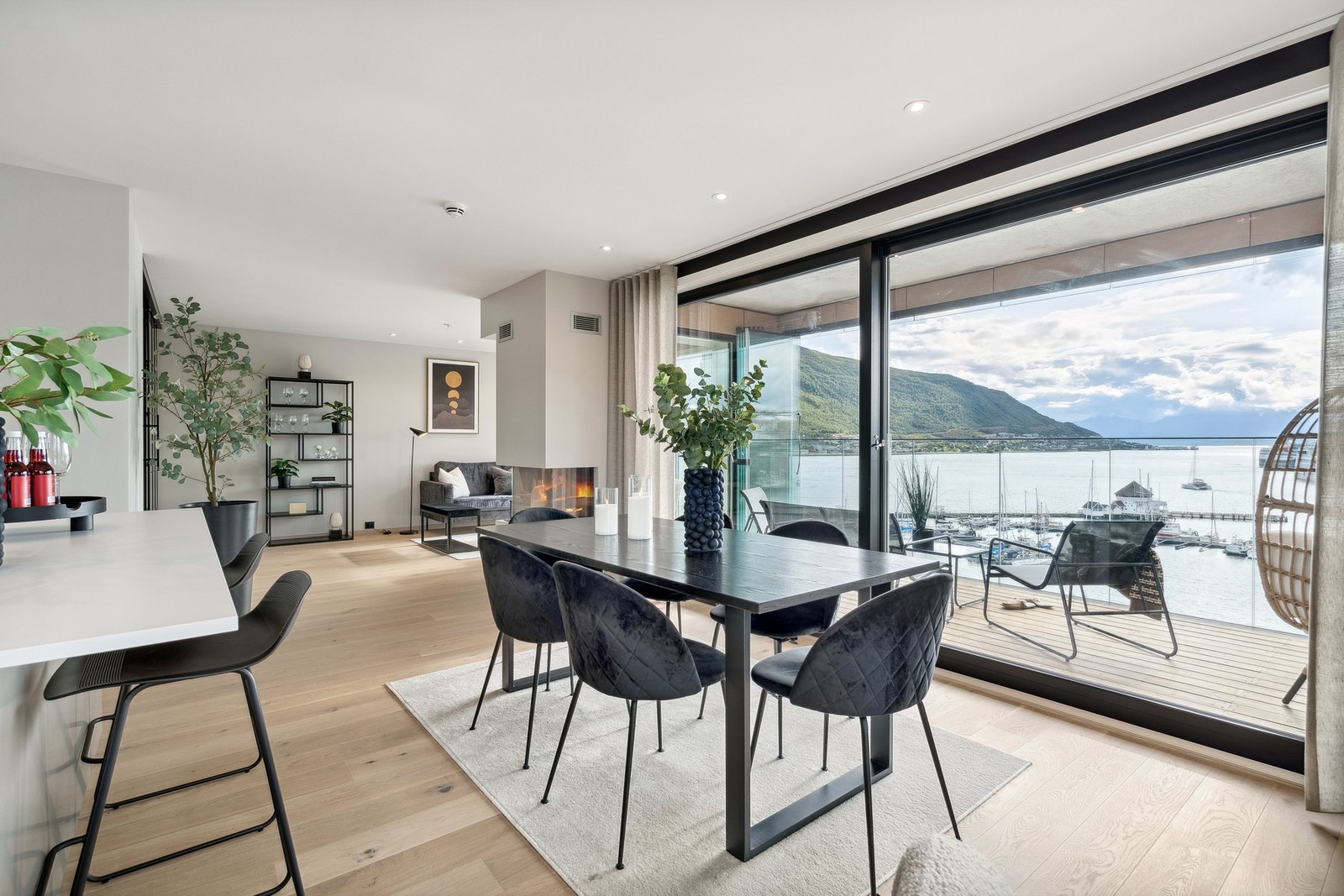 Spisestuen er selve hjertet i leiligheten. Galleribilde