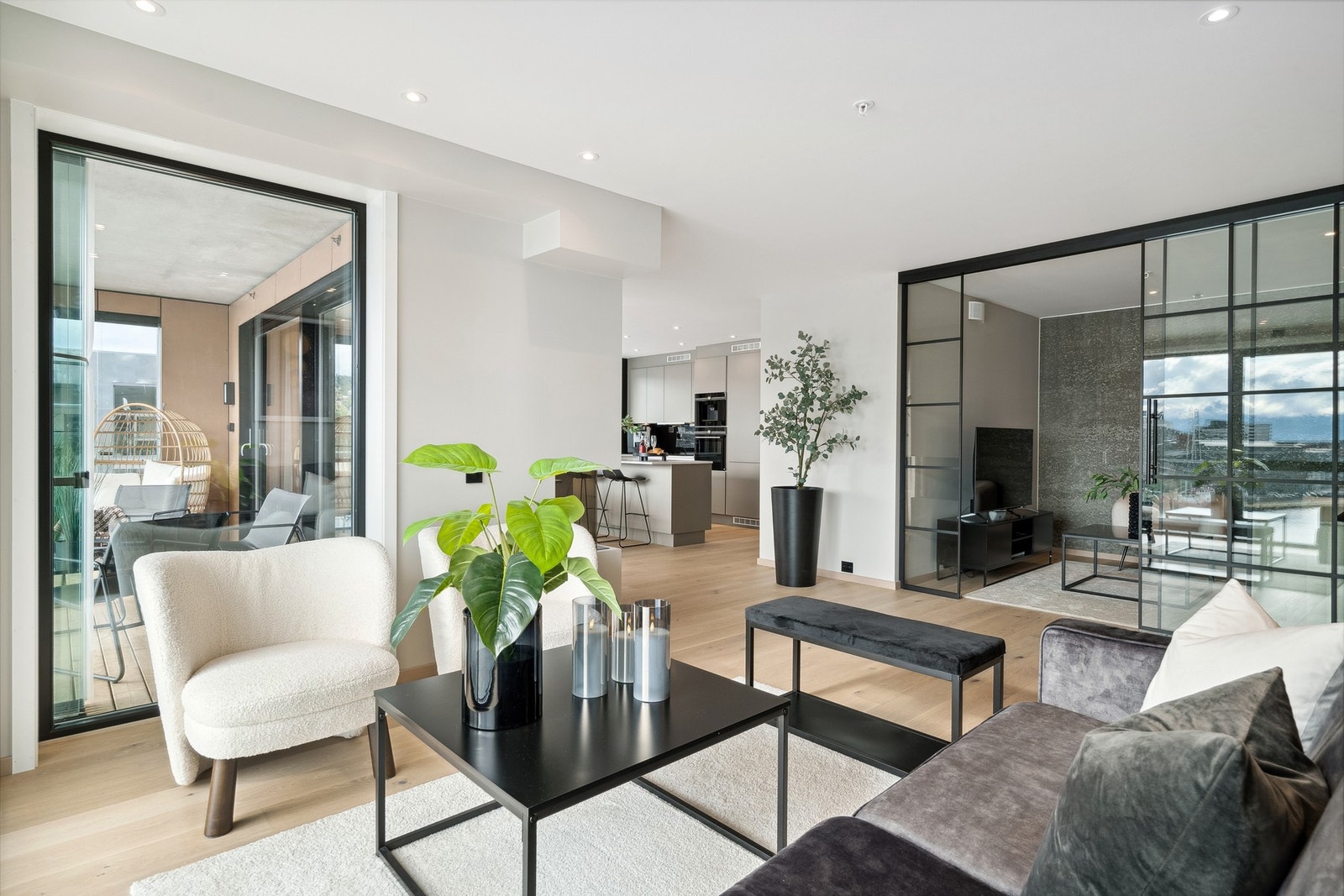 Her kan du ta i mot gjester, familie og venner til en avslappende prat. Galleribilde