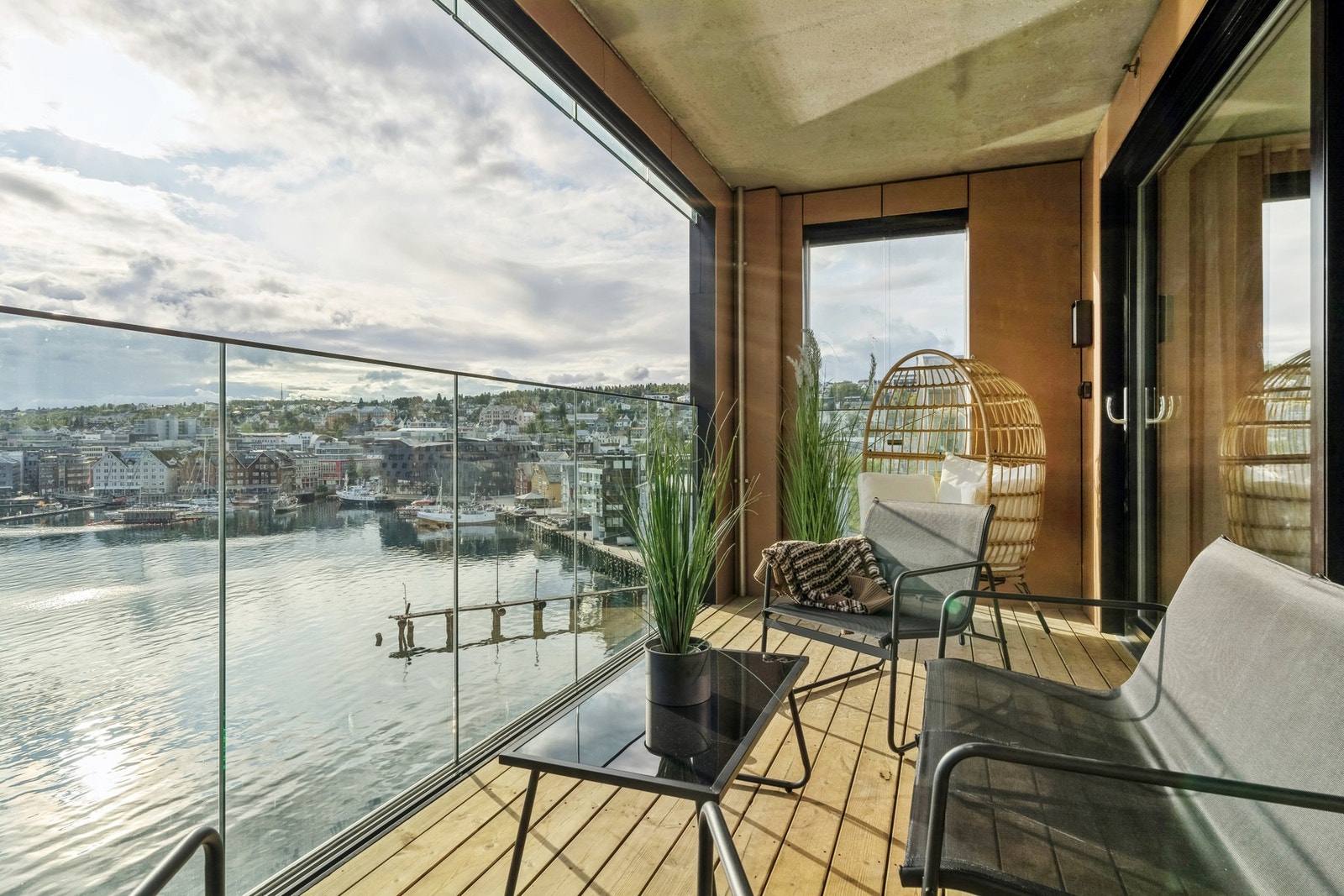 Dette gir deg en ekstra lun og skjermet uteplass, som kan brukes store deler av året. Galleribilde