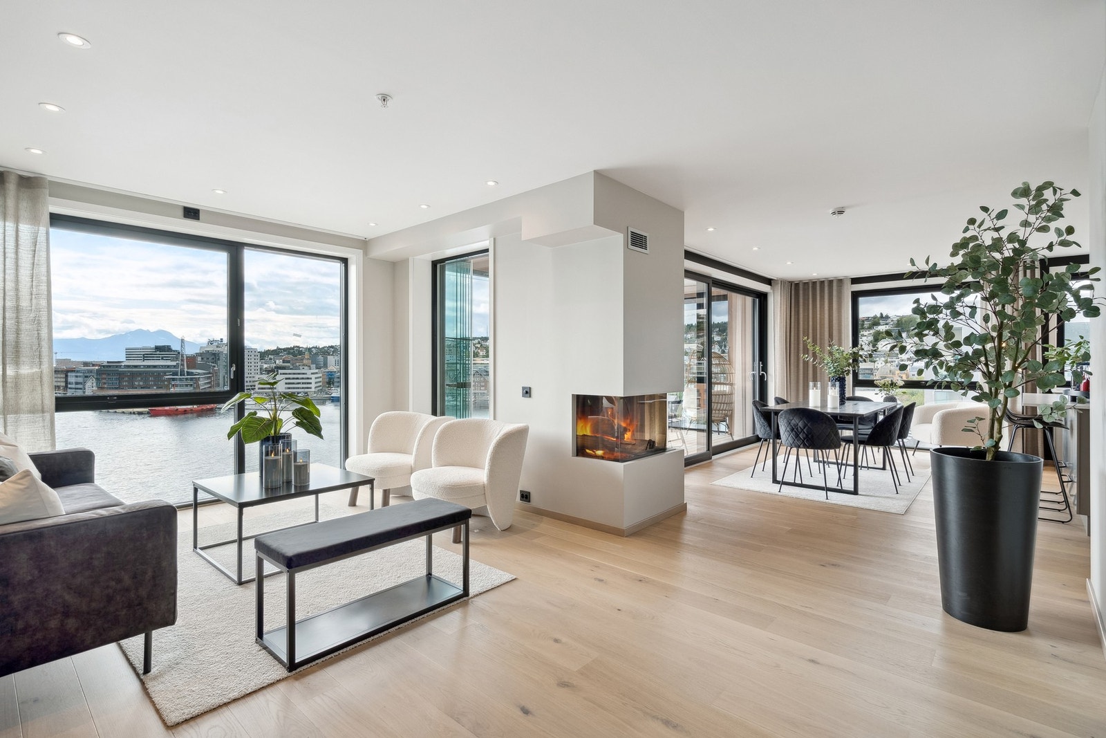 Leiligheten er naturlig inndelt i flere soner. Galleribilde