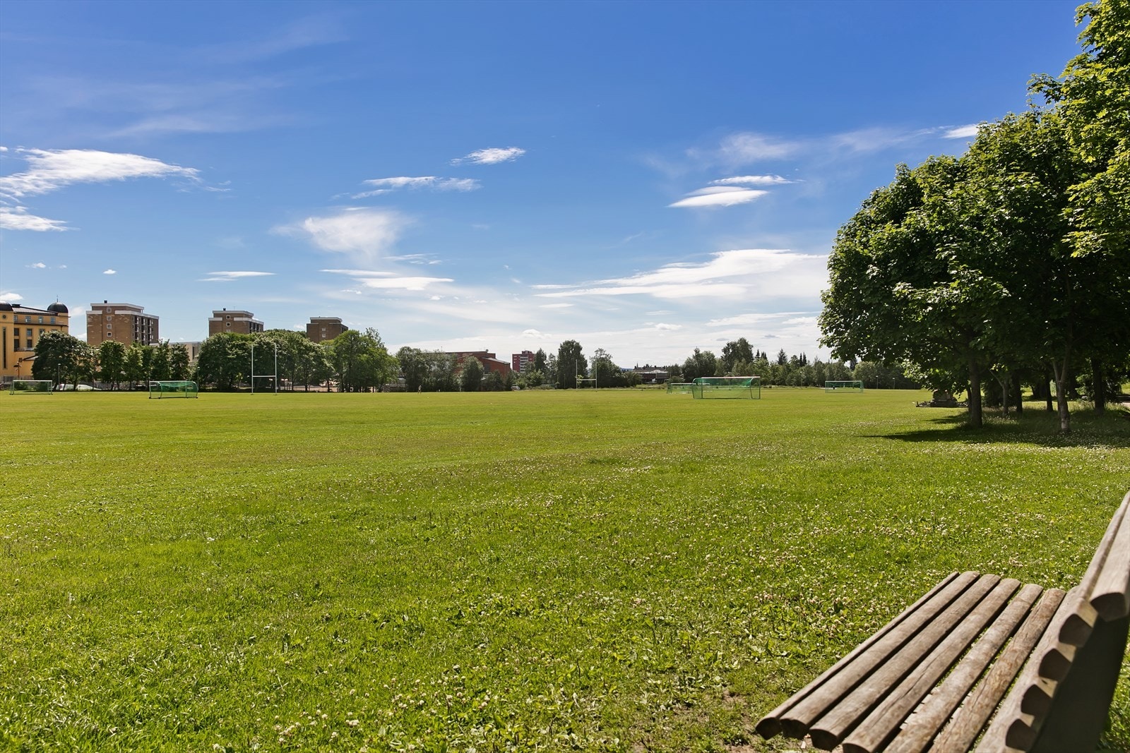 Om ikke bakgården er stor nok for deg, kan vi informere om at Voldsløkka idrettsanlegg ligger rett ved. Galleribilde