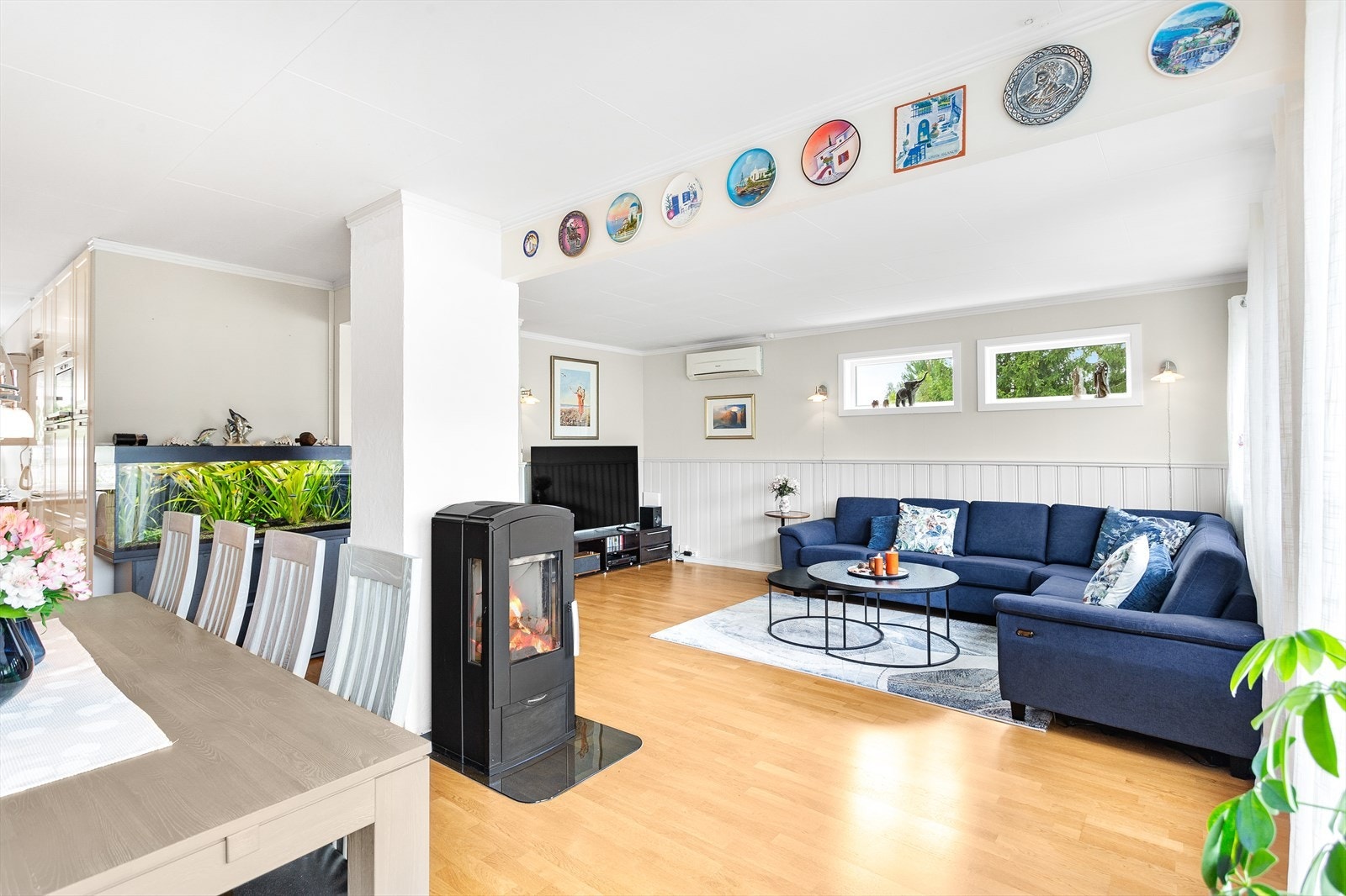 Stuen har også varmepumpe som sørger for jevn temperatur året gjennom. Galleribilde