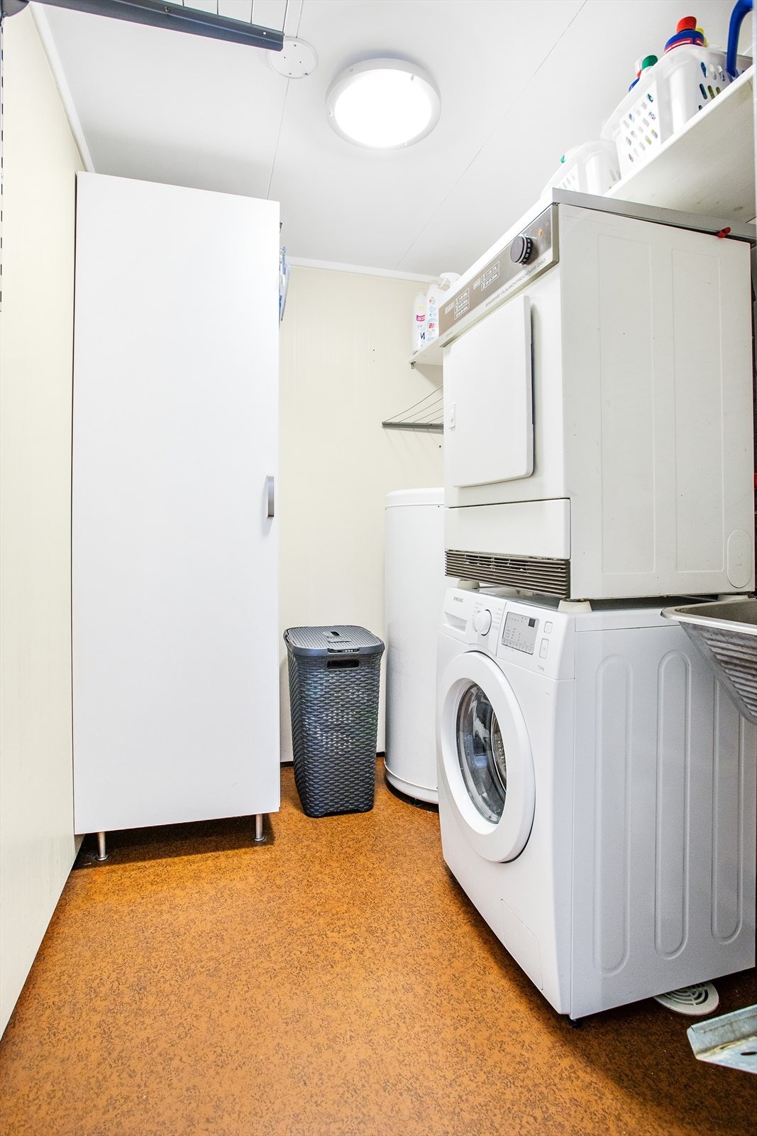 Praktisk vaskerom ved entréen. Galleribilde