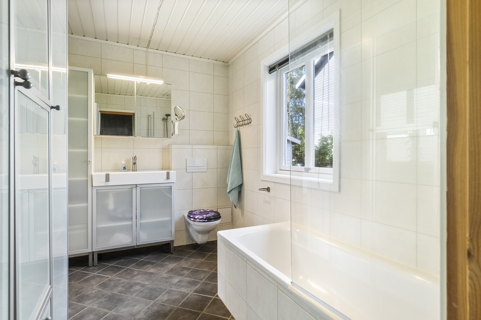 Badet har gulvvarme Galleribilde