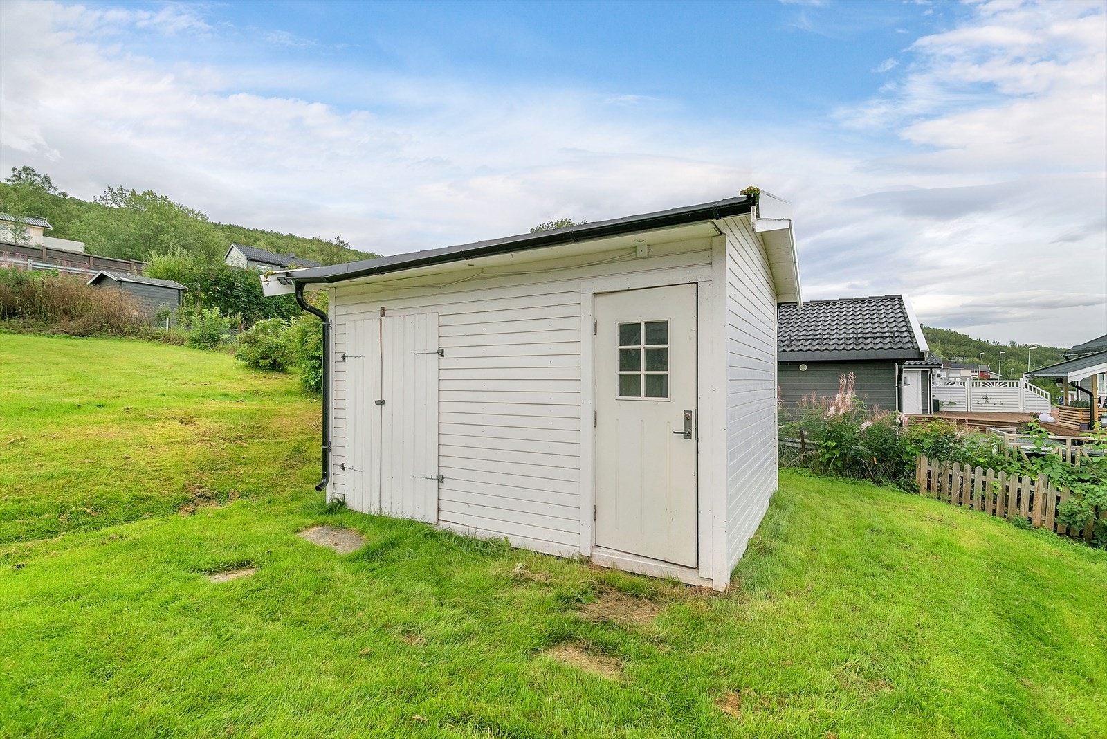 Utebod med plass til oppbevaring Galleribilde