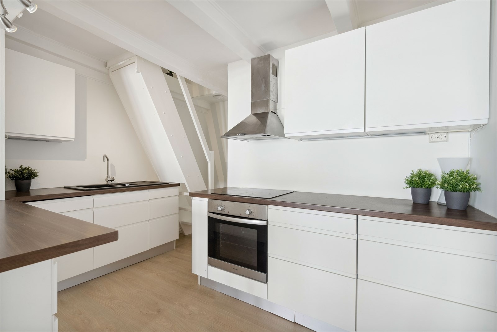 Kjøkken med innredning fra Strai Galleribilde