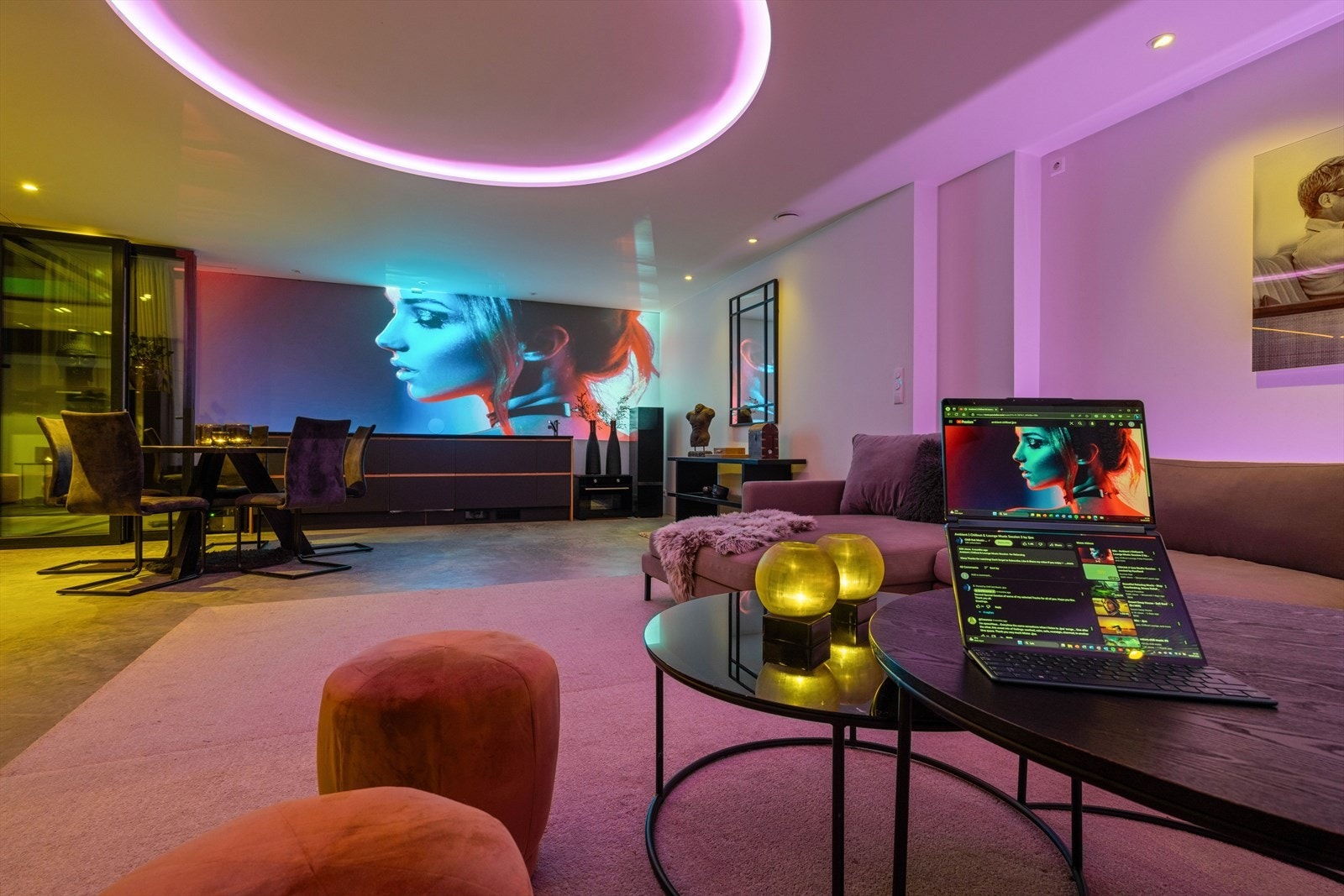 Stuer | Det er lagt opp skjult anlegg for prosjektor. Galleribilde