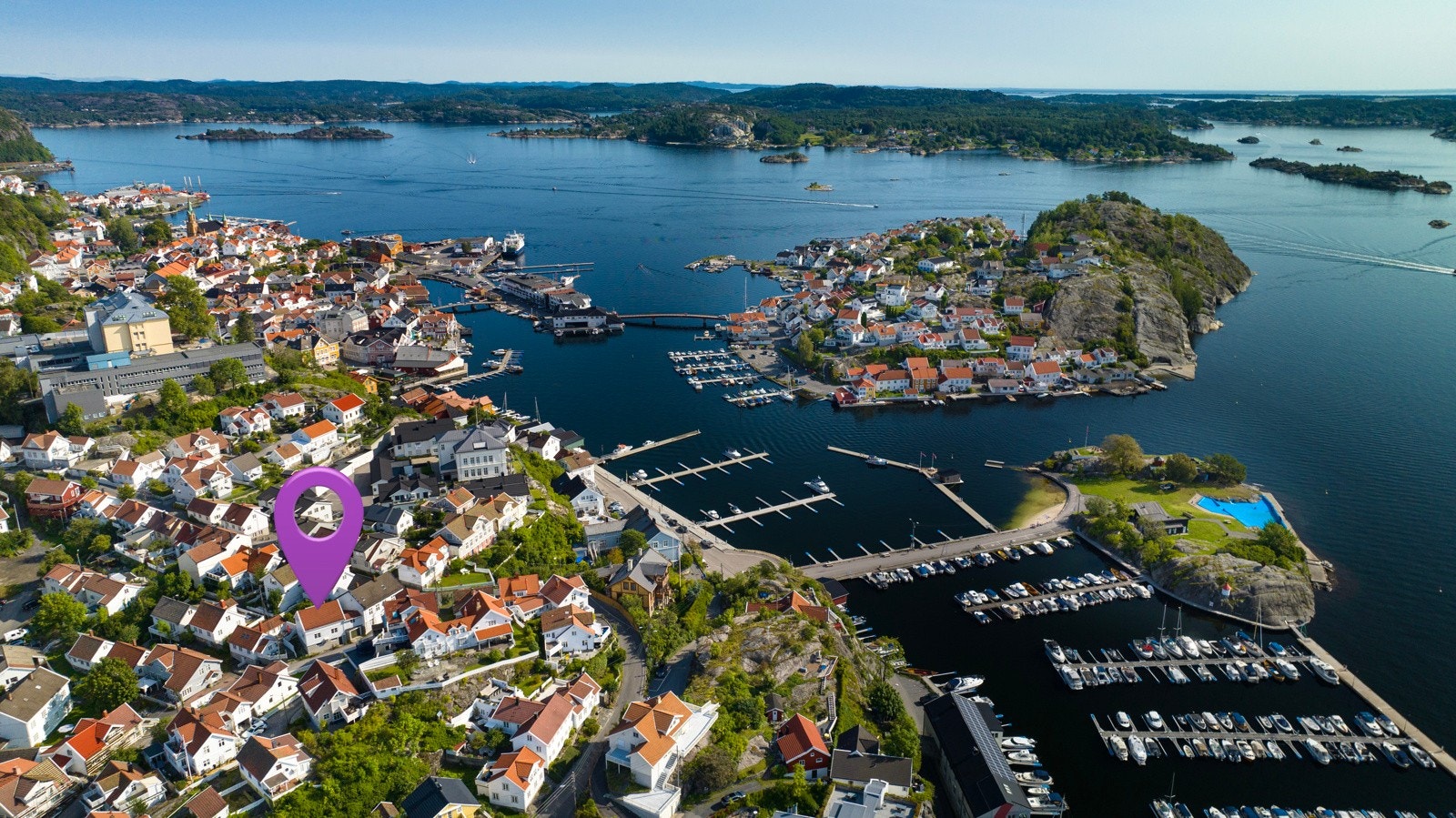 Kragerø sentrum, Gunnarsholmen, skolen m.v ligger kun en kort spasertur unna Galleribilde