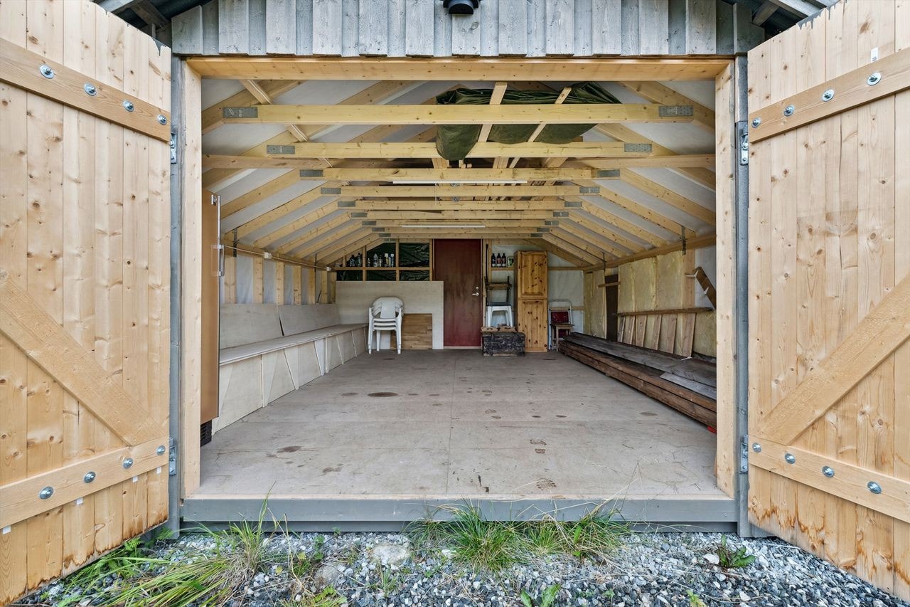 Gode oppbevaringsmuligheter, egnet som hobbyrom eller samlingsplass. Galleribilde