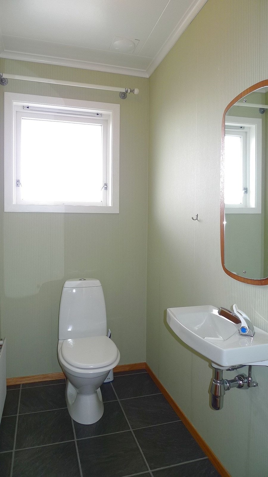 Gjeste toalett - Guest toilet Galleribilde