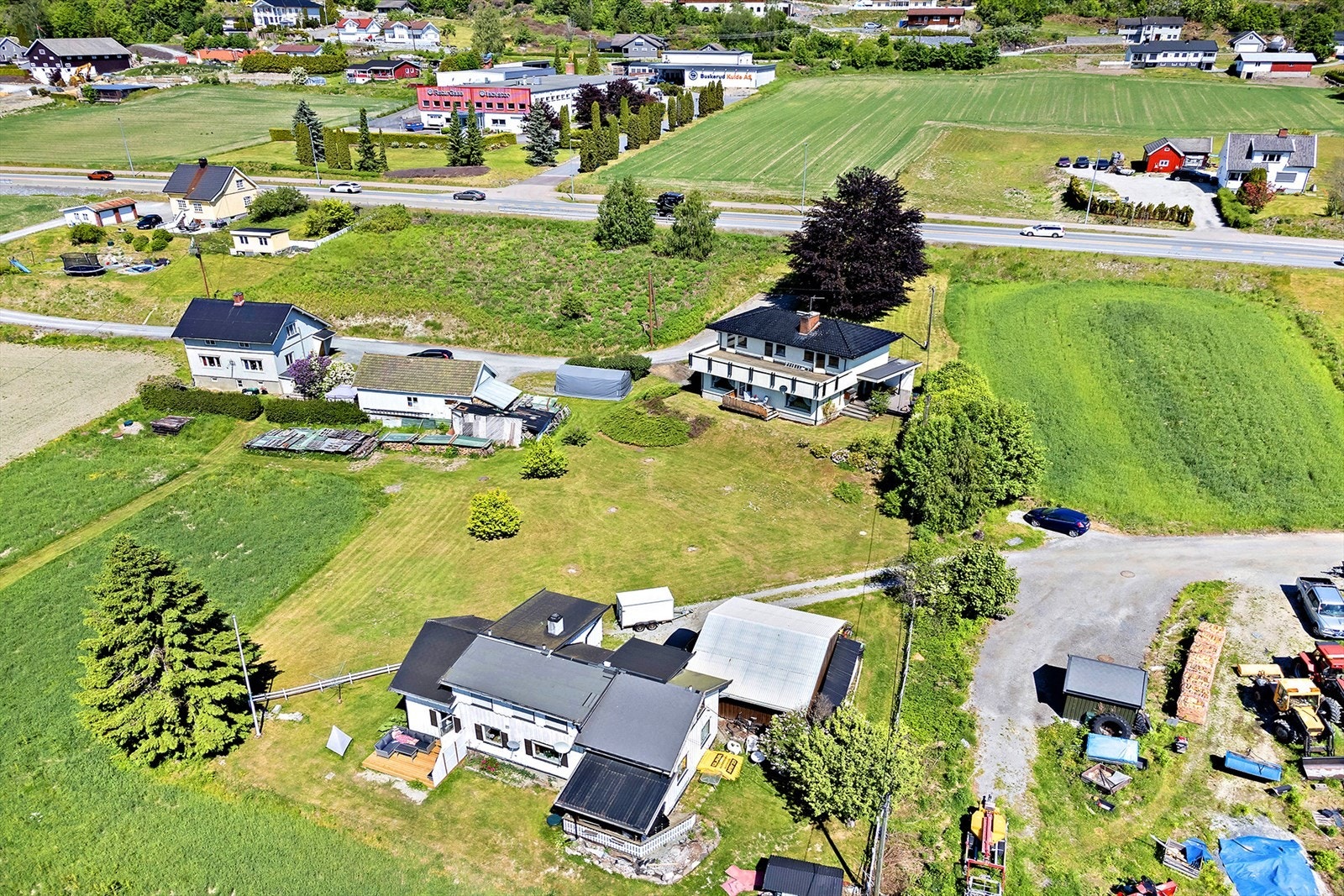 Horgen er et attraktivt og sentralt boligområde, like utenfor Hokksund sentrum. Kort vei til fine, varierte turmuligheter sommer som vinter. Galleribilde