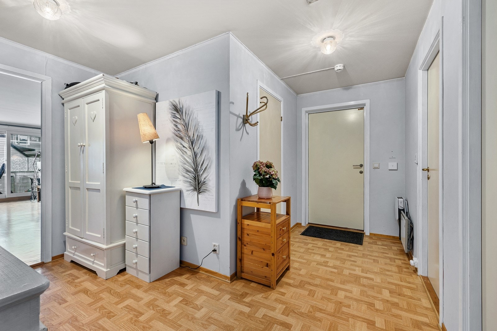 Lys og romslig gang Galleribilde