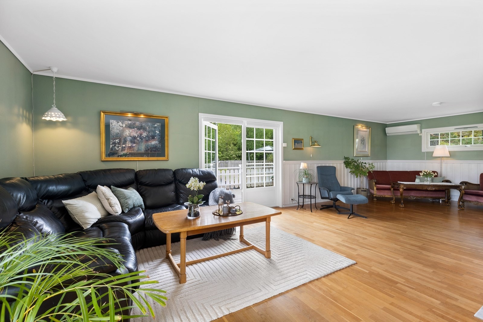 Fra stuen er det utgang til en flott terrasse. Galleribilde