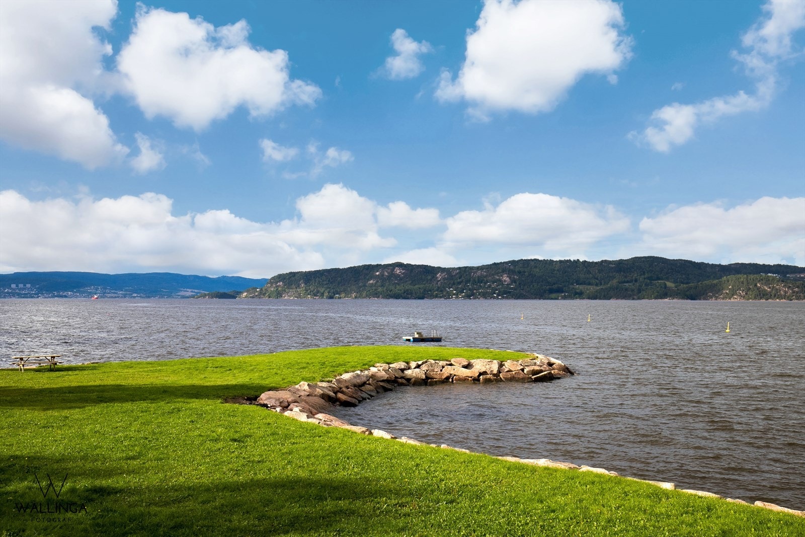 Kort gangavstand Tangen fjordpark med bademuligheter og sandvolleyballbane. Galleribilde