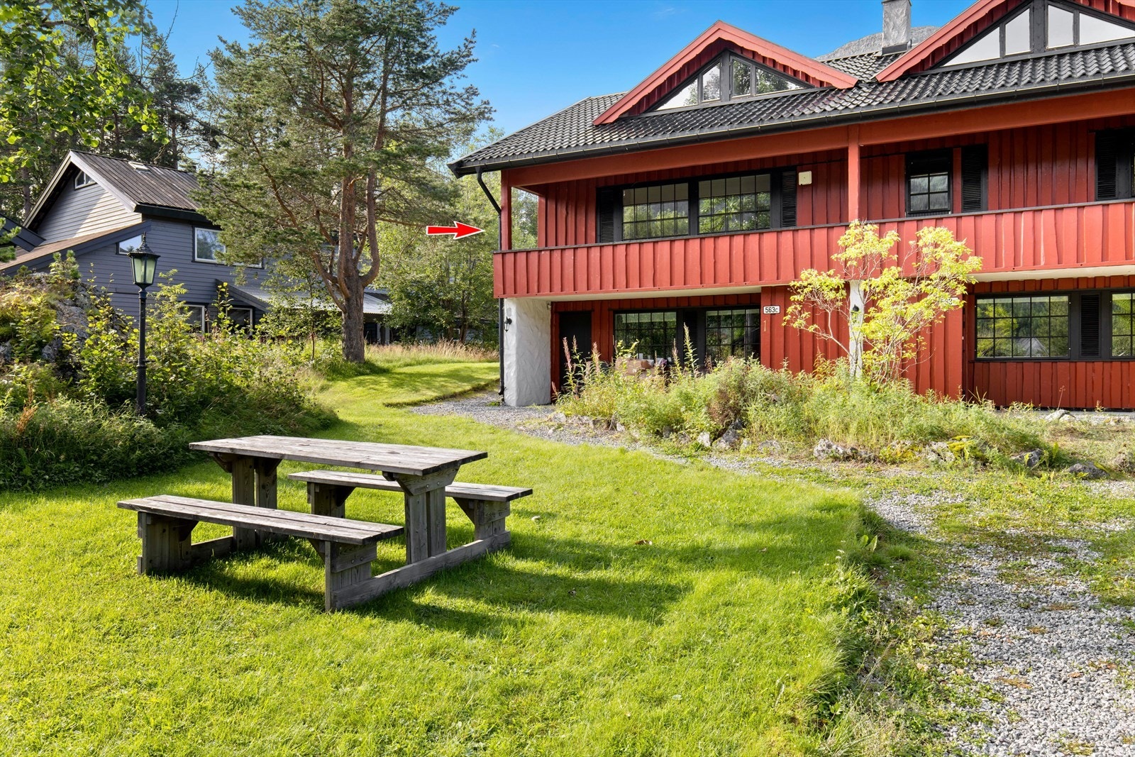 Flere hyggelige utesoner på utvendige fellesareal. Galleribilde