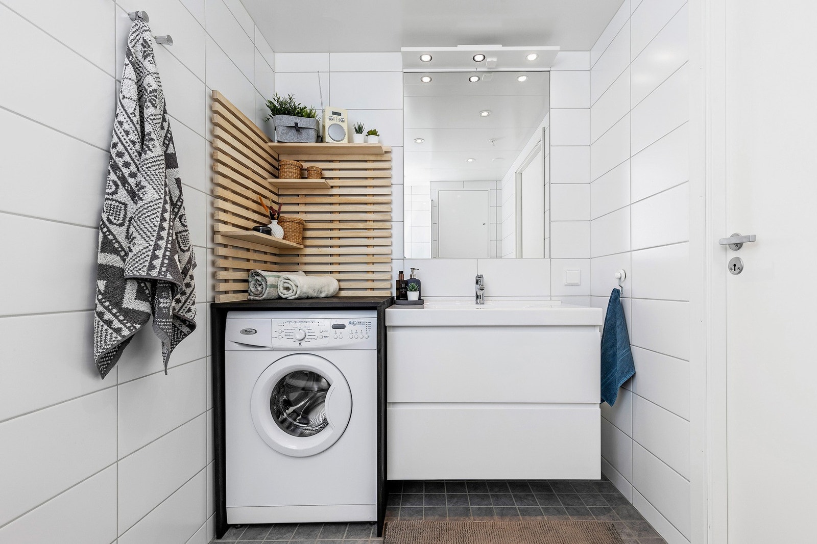 Badet har naturligvis varmekabler i gulv og får god tilstandsgrad fra takstmann. Galleribilde