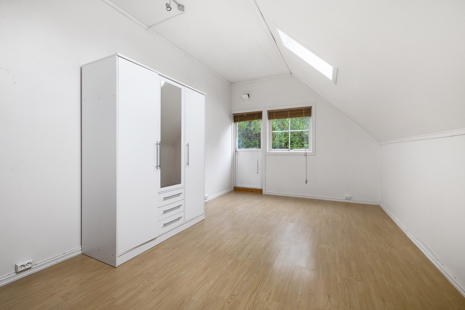 Soverom nr. 3 har i tillegg egen utgang til balkong. Galleribilde