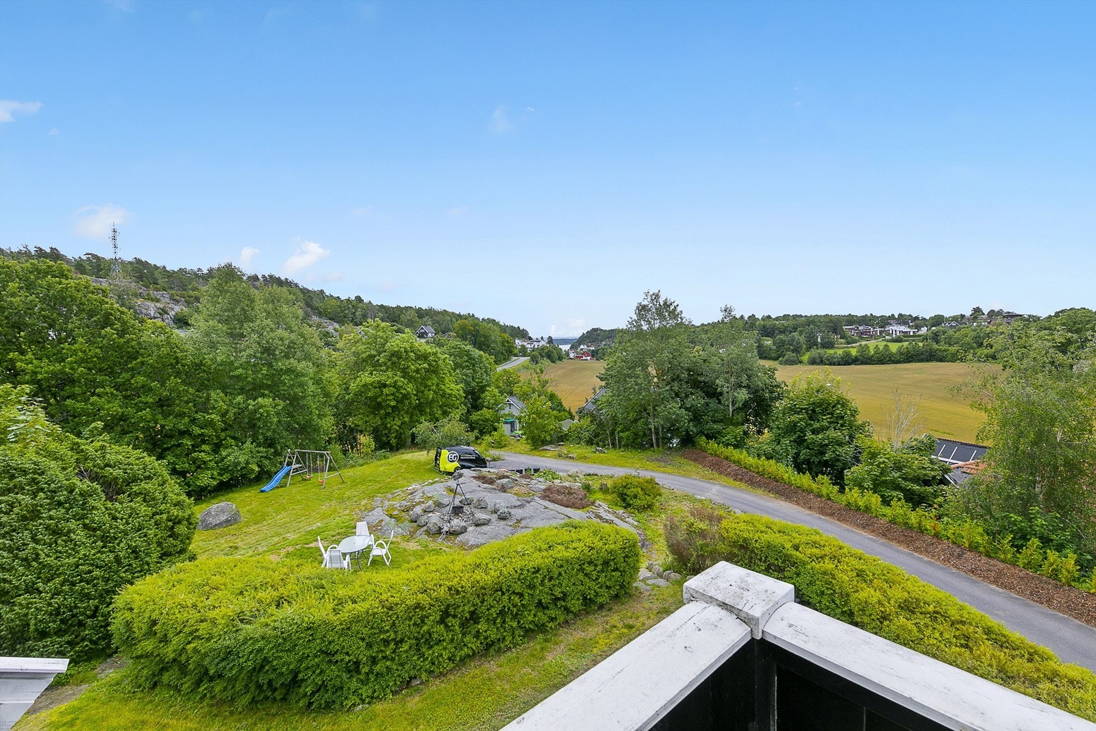 Eiendommen har mange fine uteområder Galleribilde