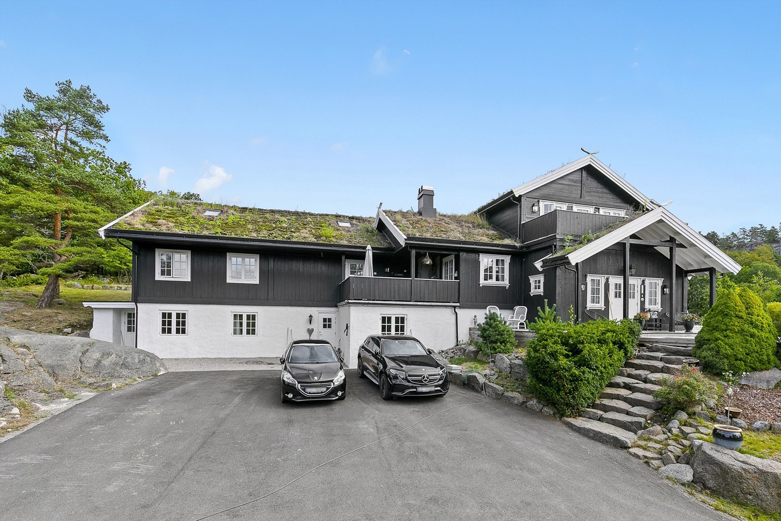 Eiendommens fasade sett fra sør Galleribilde