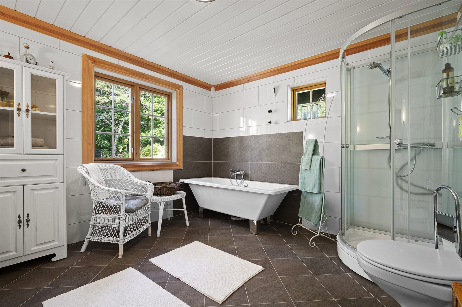 Bad i hovedetasjen bygget i 2011 Galleribilde