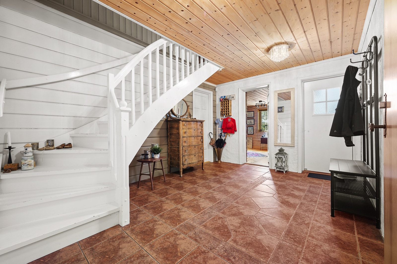 Inngangsparti / hall underetasje Galleribilde