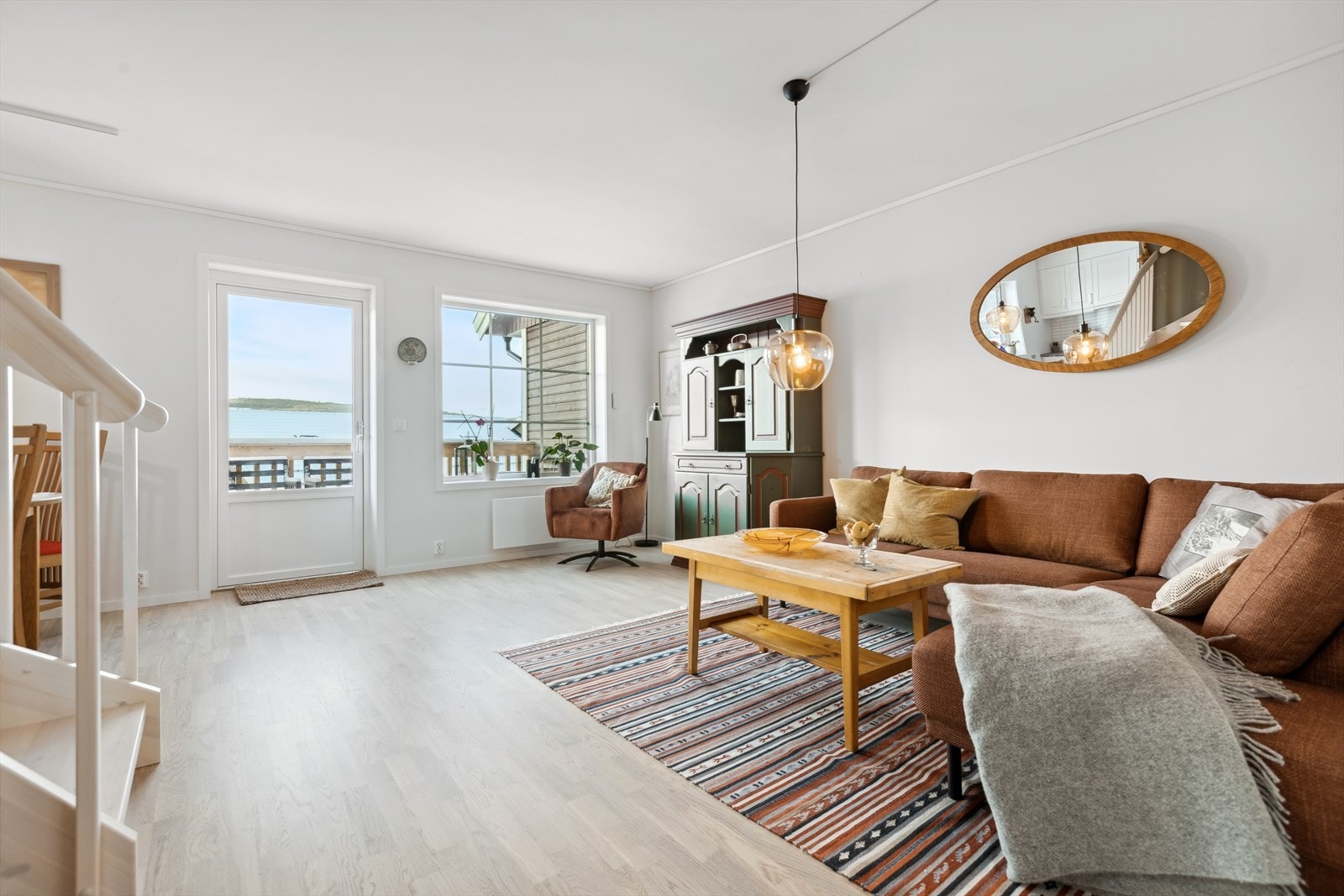 Fra stuen er det utgang til vestvendt balkong på ca 7,7m² Galleribilde