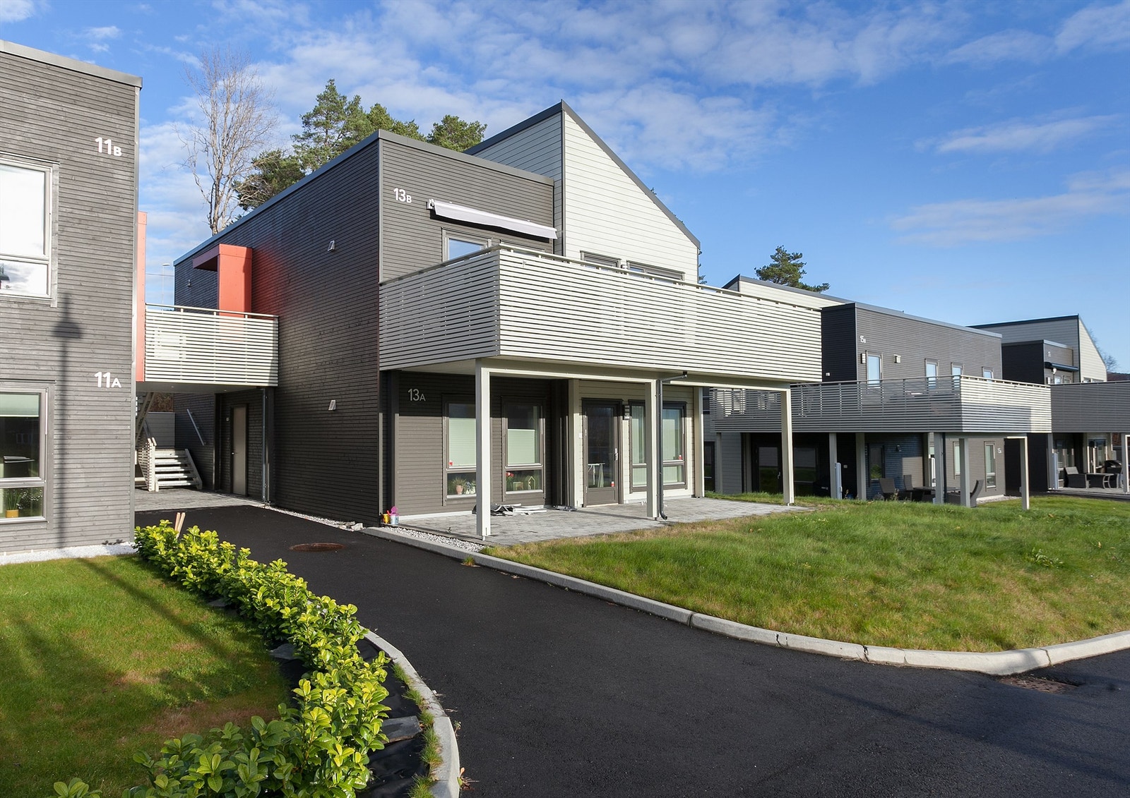 Yttervegger er bindingsverk med liggende bordkledning. Galleribilde