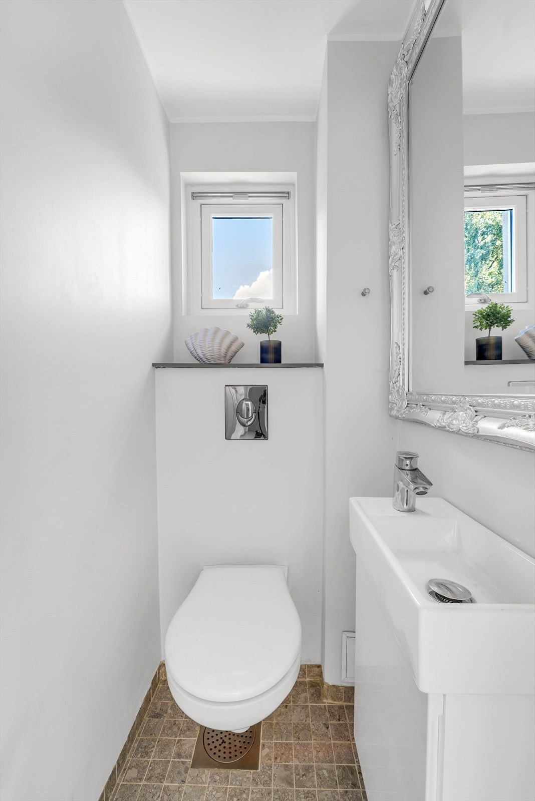 Praktisk med et eget wc-rom. Galleribilde