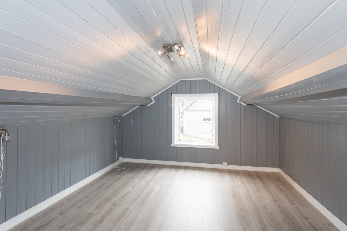 Soverom på loft - ett av to stk. Galleribilde