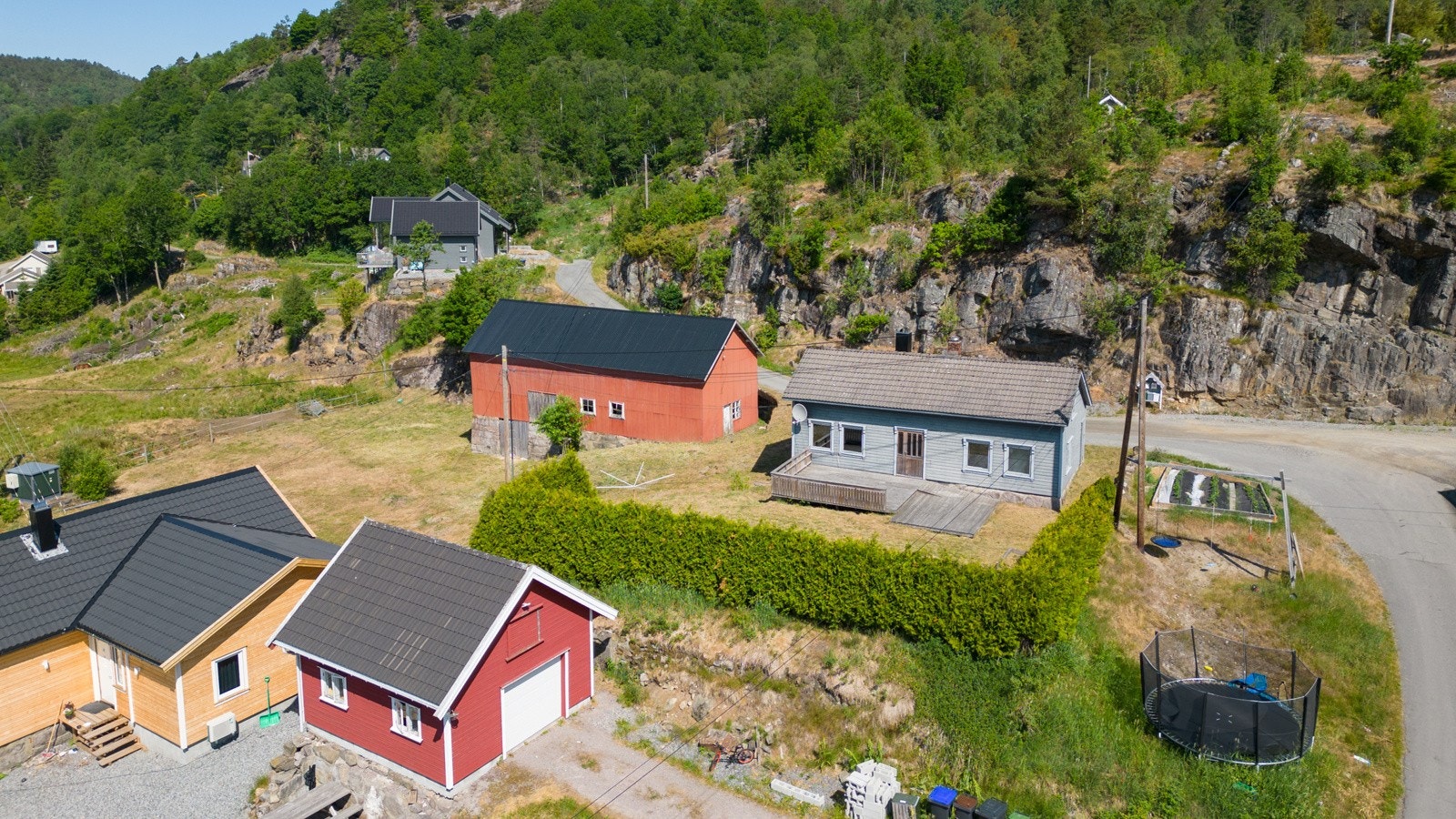 Enebolig og uthus Galleribilde