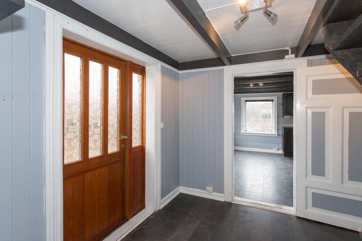 Gang med utgang fremside Galleribilde