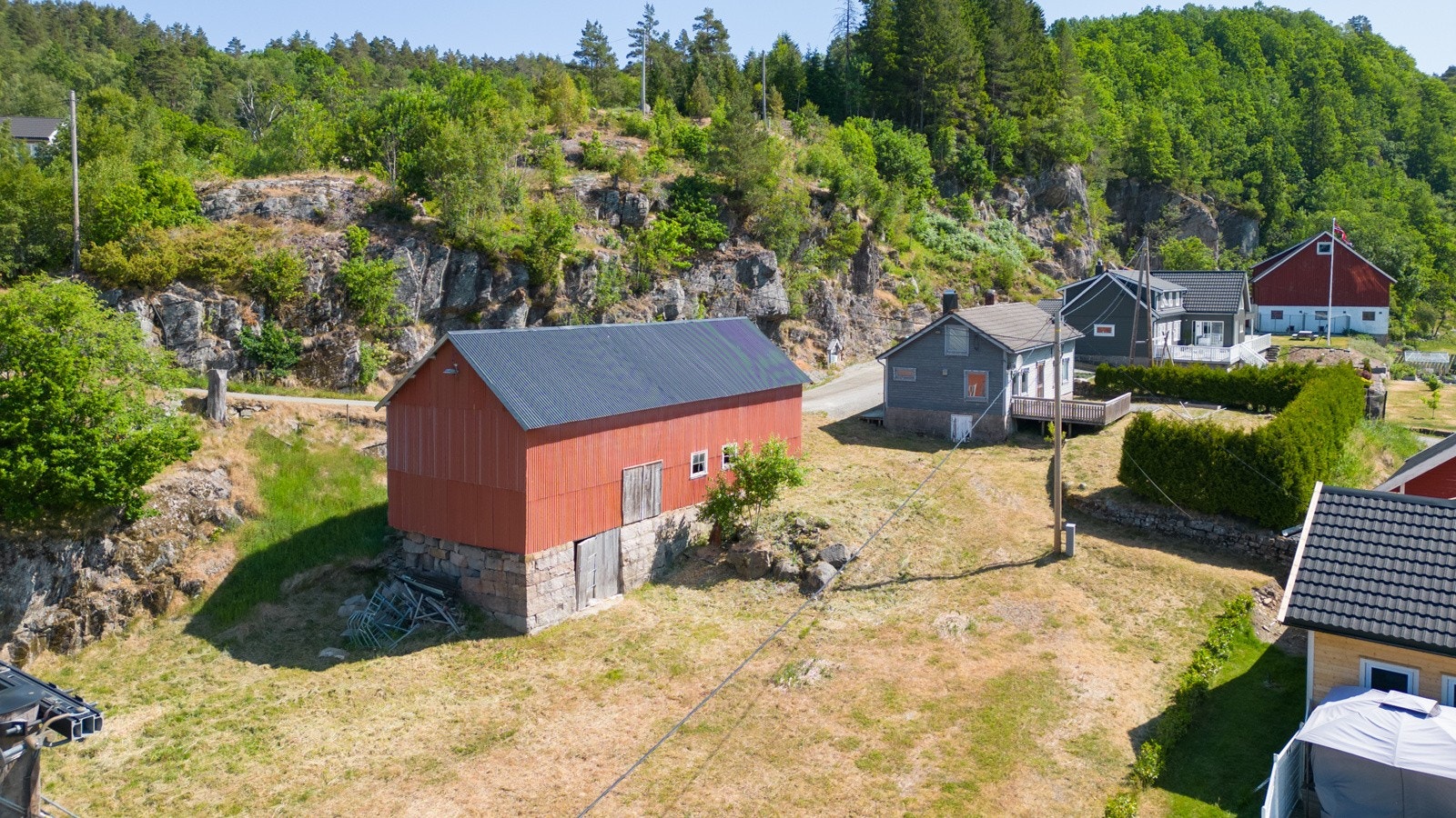 Stor eiertomt - rundt uthus Galleribilde