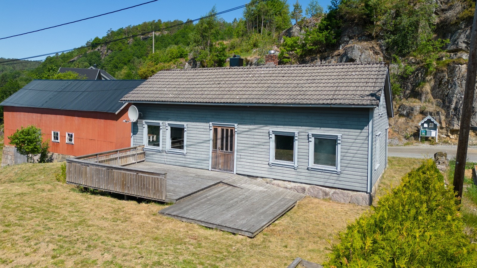 Plen og terrasse på fremside Galleribilde