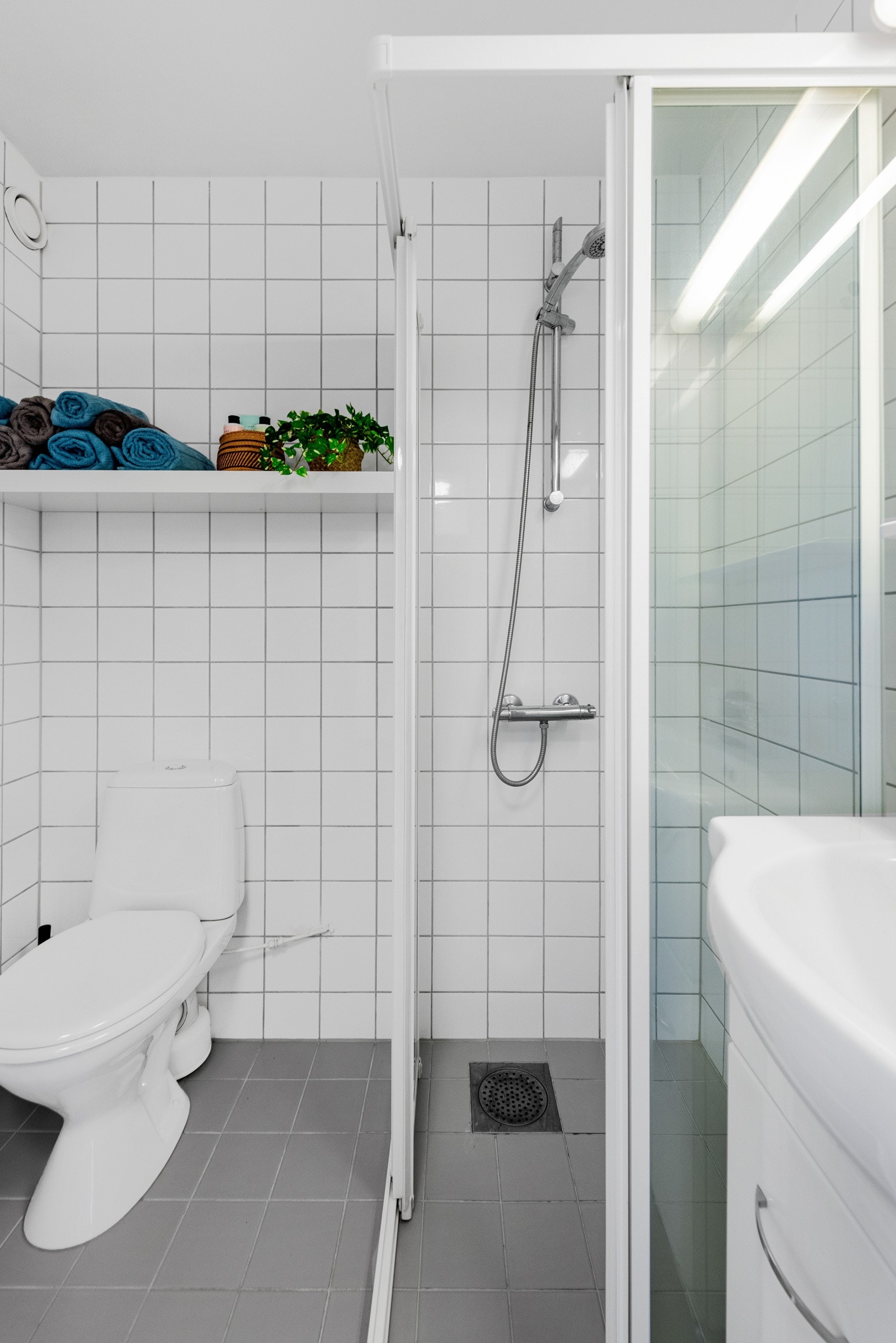 Varmekabler i gulv gir den lune varmen vi alle liker Galleribilde