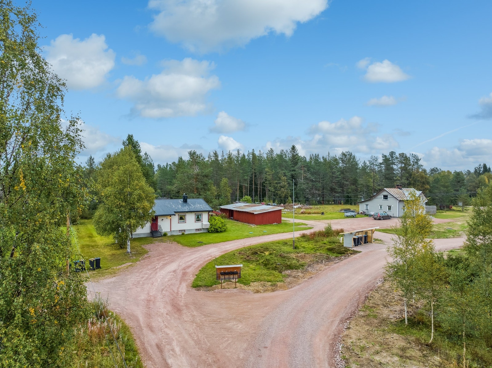 Vegen forbi eiendommen er lagt om slik at innkjørselen nå er privat Galleribilde
