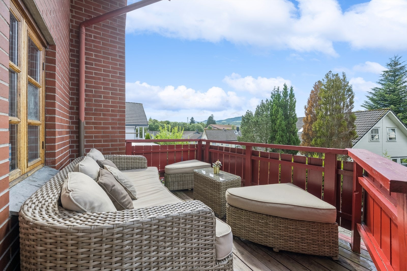 Rundt hele boligen finner man flere gode solkroker. Galleribilde