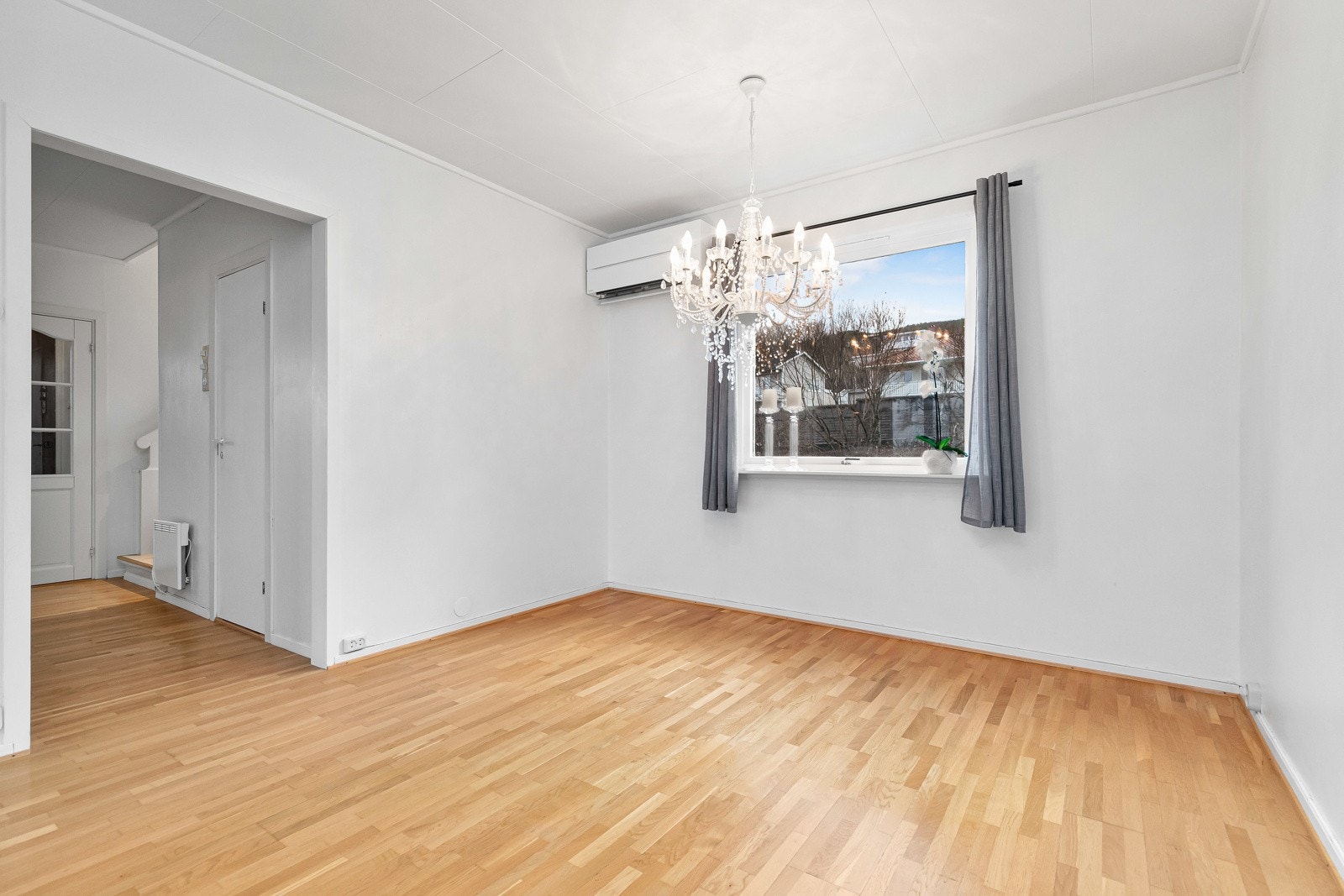 Denne delen har vært innredet med spisemøbler. Galleribilde