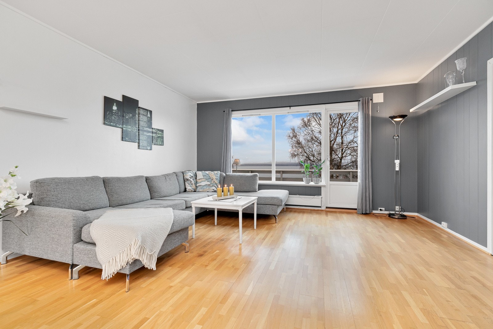 Floveien 5, enebolig med flott utsikt og gode solforhold! Galleribilde